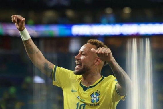 Neymar disambut meriah saat masuk sebagai pemain pengganti