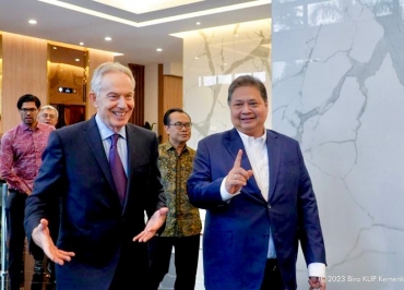 Bertemu dengan Menko Airlangga, Sir Tony Blair Sebut Pembangunan Indonesia Remarkable dan Extraordinary