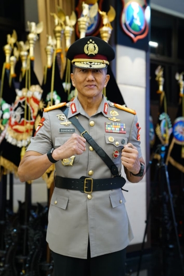 IRJEN POL SUHENDRI RESMI JADI KAPOLDA KEPRI, KOMJEN POL ASEP SAFRUDIN EMBAN AMANAH BARU SEBAGAI KABARESKRIM