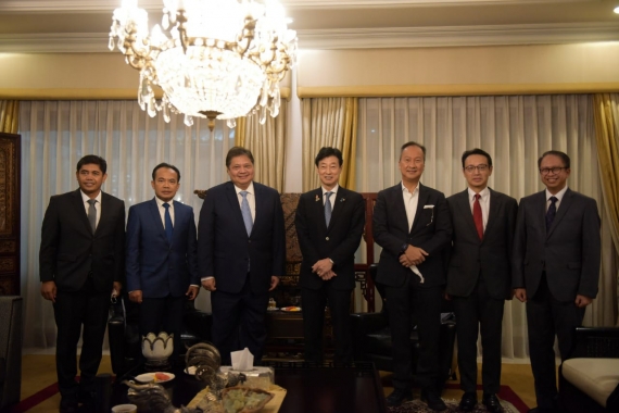 Menteri METI Jepang yang Baru Kunjungi Menko Airlangga dan Bahas Kerja Sama Perdagangan, Investasi, IPEF hingga KTT G20