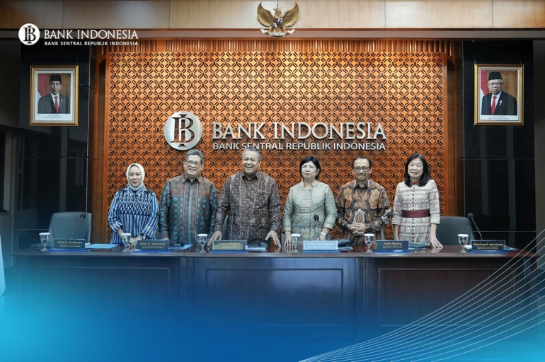 Rapat Dewan Gubernur (RDG) Bank Indonesia pada 16-17 Januari 2024 memutuskan untuk mempertahankan BI-Rate sebesar 6,00%, suku bunga Deposit Facility sebesar 5,25%, dan suku bunga Lending Facility sebesar 6,75%