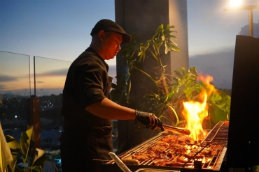 Peluncuran “Flame & Feast Barbecue” di Oakbistro Dibuka dengan  Talkshow Bersama Celebrity Chef Norman