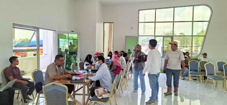 Melalui Pendekatan Kekeluargaan, PT Tanjung Piayu Makmur Sukses Selesaikan Pemberian Kompensasi kepada Seluruh Warga yang Terdampak Penggusuran di Tembesi Tower