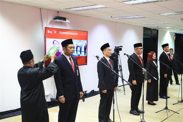 PERKUAT ORGANISASI DAN PENGAWASAN, OJK LANTIK KEPALA DEPARTEMEN DAN KEPALA OJK DAERAH