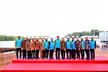 PLN-AHP Resmi Operasikan PLTS Ground-mounted 100 MWp di Kawasan Industri KBI Purwakarta, Terbesar Di Indonesia!