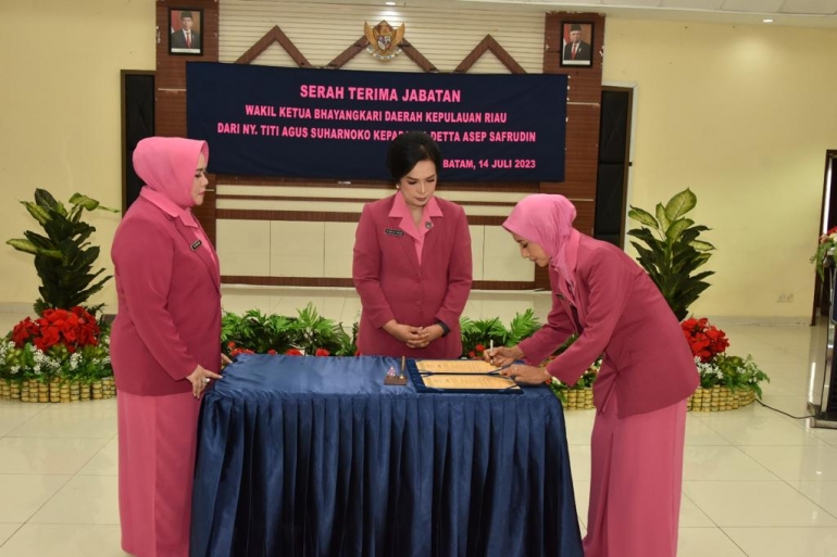 SERAH TERIMA JABATAN WAKIL KETUA BHAYANGKARI DAERAH KEPULAUAN RIAU