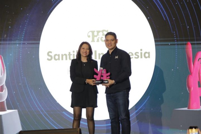 “GM For A Day” Sukses Antarkan Santika Indonesia Meraih Penghargaan “Marketeers Digital Marketing Heroes 2025 “