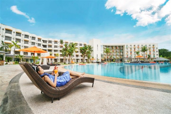 Perayaan Ulang Tahun ke-24 HARRIS Resort Waterfront Batam Gelar Giveaway Spesial dan Diskon Menginap 24%