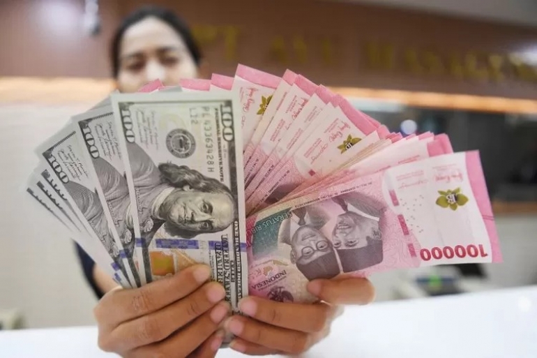 Rupiah melemah dipicu pelebaran defisit fiskal anggaran negara