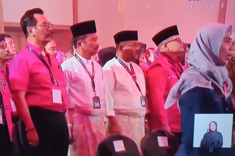 Tak Buang Identitas Melayu, Rudi-Rafiq Hadir Debat Pilgub Kepri Memakai Teluk Belanga