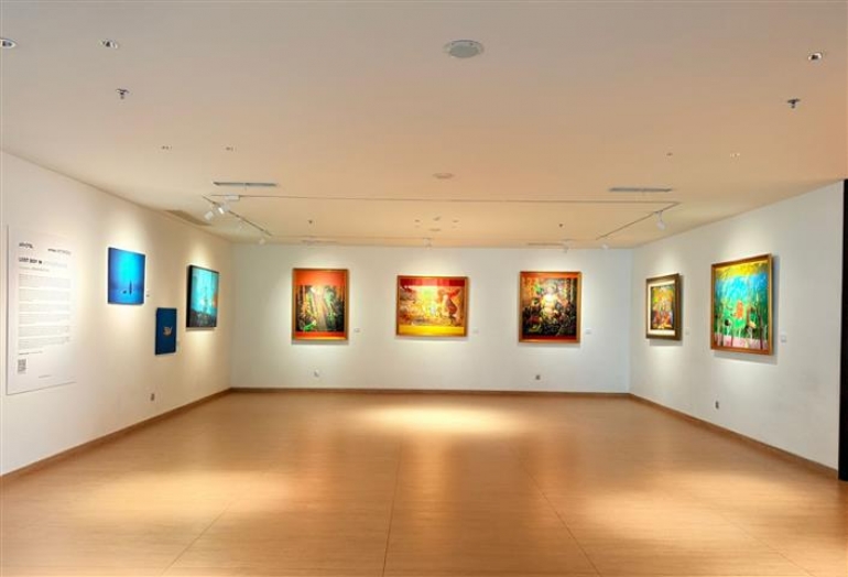 ARTOTEL BATAM HADIRKAN PAMERAN TUNGGAL “LOST BOY IN WONDERLAND” OLEH ALEXANDER CHRIS