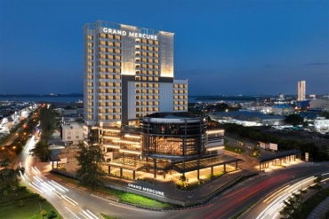 Rayakan Malam Tahun Baru dengan Nuansa Penuh Semangat di “Viva La Vida Countdown” Grand Mercure Batam Centre