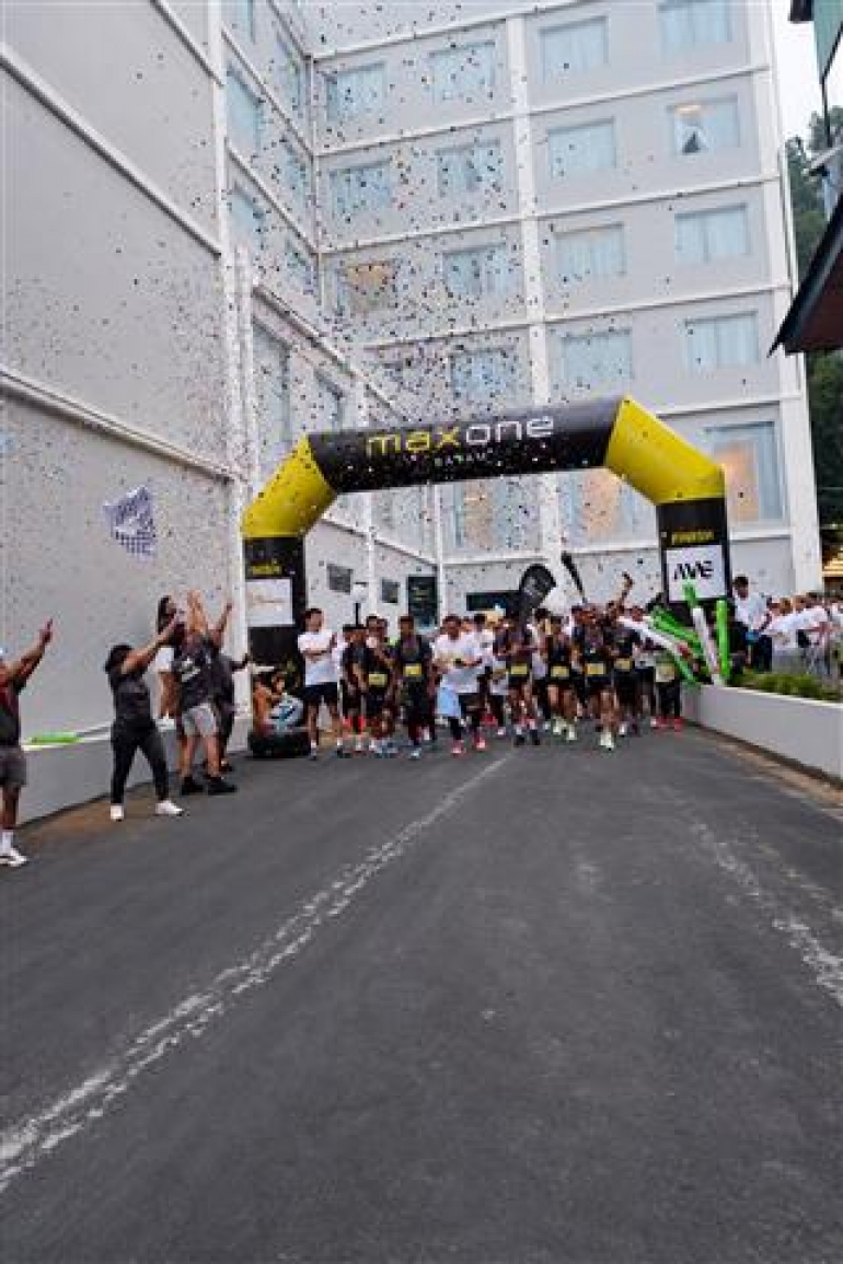 MaxOne Batam FunRun 5K Hadirkan Semangat Hidup Sehat, Zumba Bersama FIT HUB, Hiburan DJ Alfiandi, dan Gebyar Hadiah Menarik