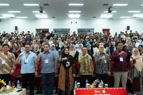 DORONG GENERASI MUDA MELEK KEUANGAN, OJK BAHAS PELUANG DAN RISIKO PEMBIAYAAN DIGITAL DI UNIVERSITAS RIAU