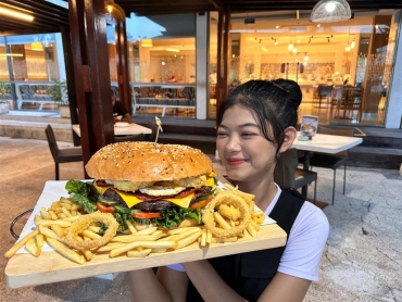 HARRIS RESORT WATERFRONT BATAM MELUNCURKAN "JUMBO SHARING PLATES": SENSASI KULINER SPEKTAKULER UNTUK BERBAGI KEBAHAGIAAN BERSAMA