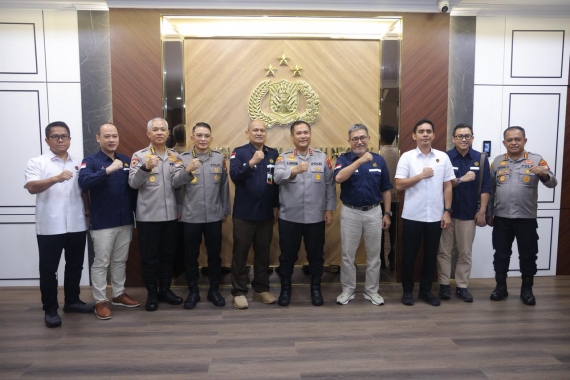 POLDA KEPRI TERIMA KUNJUNGAN IRJEN. POL. IBNU SUHAENDRA: BAHAS PENANGANAN KASUS KEBAKARAN PT ASL BATAM