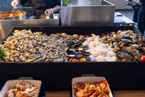 ALL-YOU-CAN-EAT SEAFOOD DI ASTON BATAM