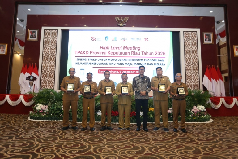 HIGH LEVEL MEETING TIM TPAKD PROVINSI KEPULAUAN RIAU  PERKUAT SINERGI AKSELERASI AKSES KEUANGAN