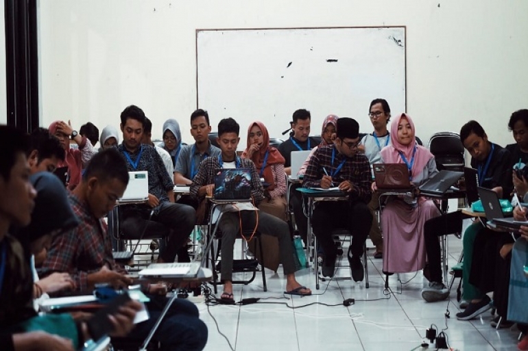 Siapkan Kompetensi Pemuda di Era Digital, Visi Indonesia Gelar Pelatihan Jurnalistik.